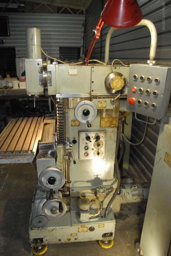 Загальний вигляд  широкоуніверсального фрезерного верстата 6720В